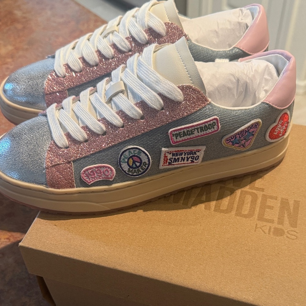 Steve Madden Kids Glitter Patch Sneakers in Pink, Silver & White